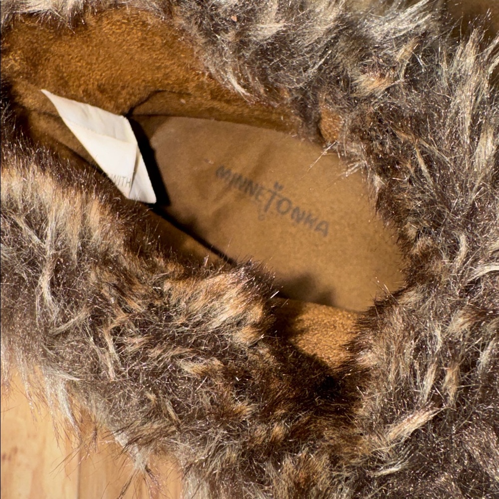 Minnetonka Faux Fur Trim Ankle Boots | Cozy Suede Moccasin Booties | Size 10 - Picture 8 of 10